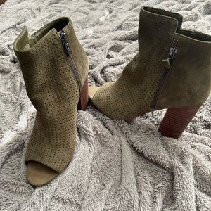 Jessica Simpson green booties 8M
